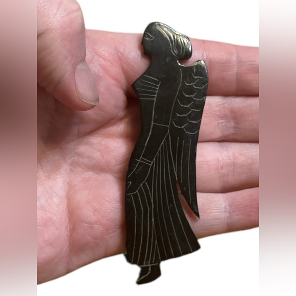 C Clasp Celluloid Greek Mythology Winged Lady Black Etched Brooch - Picture 1 of 5